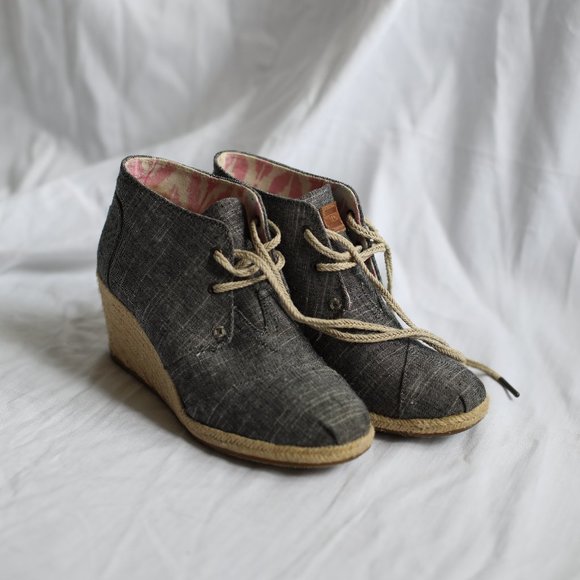 Like NEW Toms heels booties